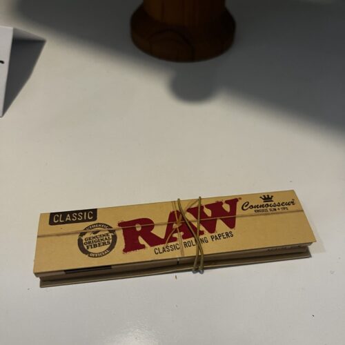 RAW classic Connoisseur king size & Pre rolled tips